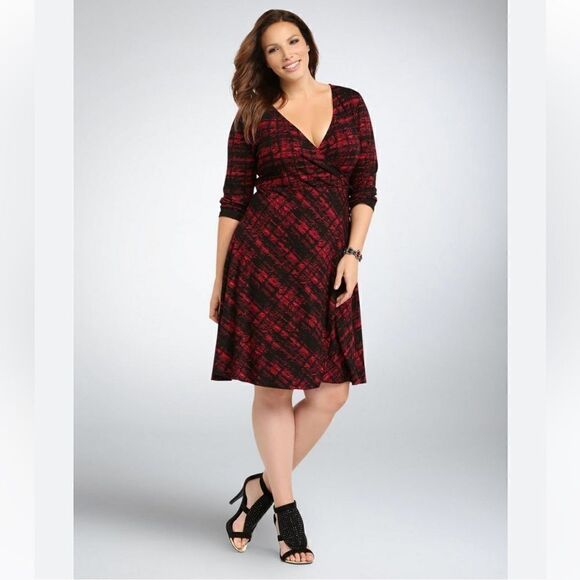 Torrid patterned v neck faux wrap dress - Picture 13 of 13